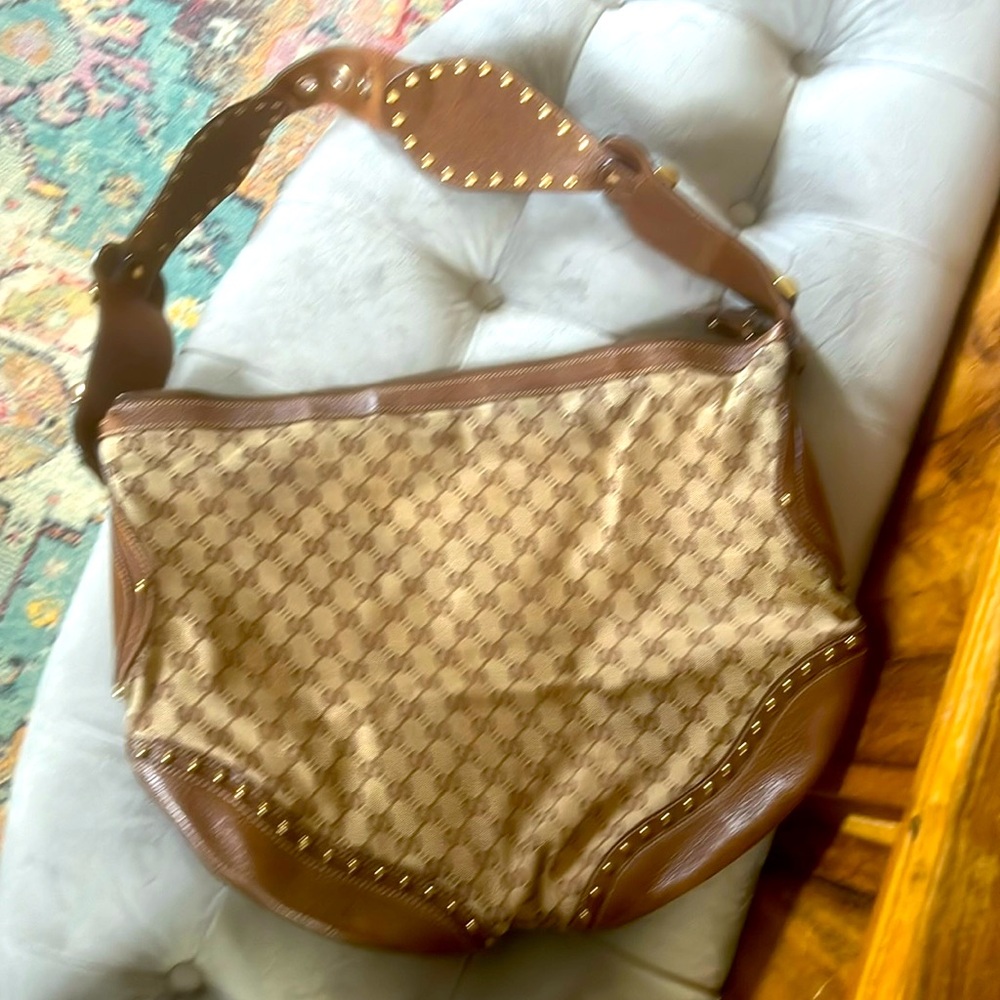 100 % Authentic Gucci Shoulder bag